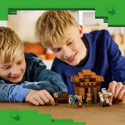 Imagine LEGO MINECRAFT ATACUL EVOCATORILOR ASUPRA SATULUI 21596