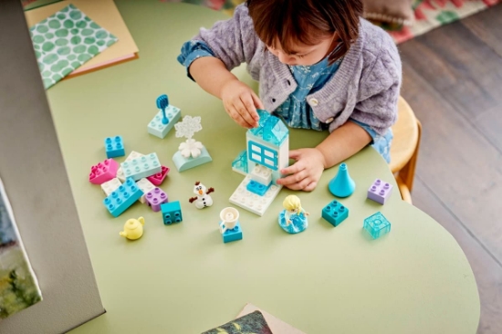 Imagine LEGO DUPLO DISNEY FROZEN CUTIE CREATIVA CU ELSA SI OLAF DIN REGATUL DE GHEATA 10462