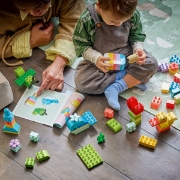 Imagine LEGO DUPLO CUTIE CREATIVA IN CULORI 10479