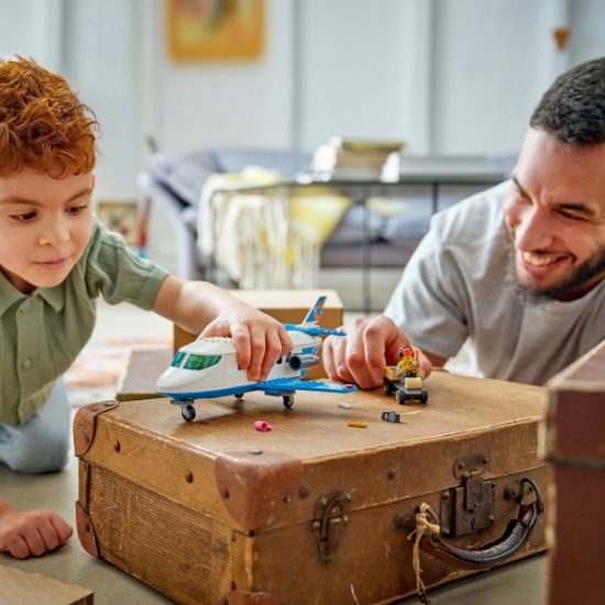 Imagine LEGO CITY AVION CU REACTIE PENTRU PASAGERI 60492