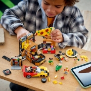 Imagine LEGO CITY EXPERIENA LIVRARII DE PIZZA CU VEHICULE 60496