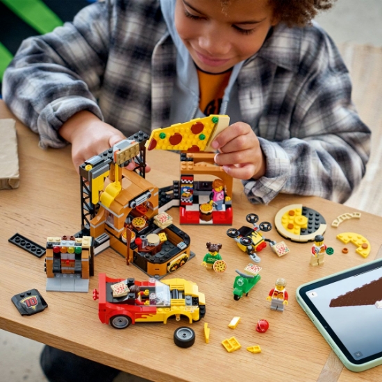 Imagine LEGO CITY EXPERIENA LIVRARII DE PIZZA CU VEHICULE 60496