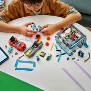 Imagine LEGO CITY SPALATORIE AUTO DRIVE THRU 60497