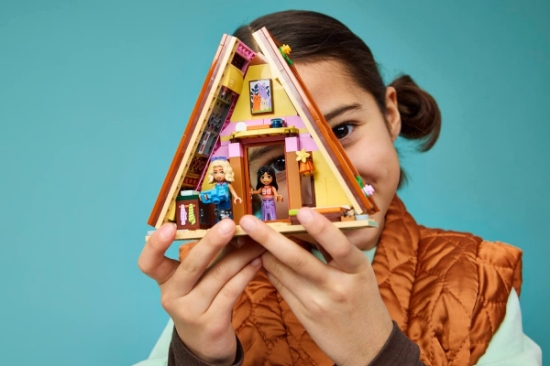 Imagine LEGO FRIENDS GLAMPING LA CABANA 42682