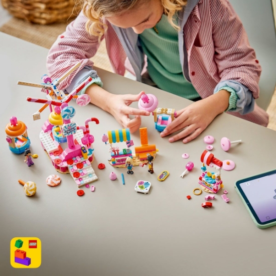 Imagine LEGO FRIENDS ROATA FERRIS CU BOMBOANE SI BRIOSE 42700