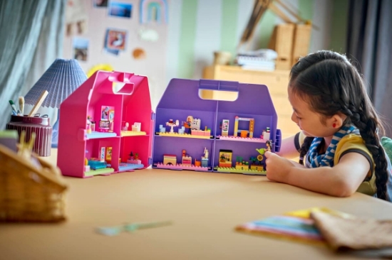 Imagine LEGO FRIENDS VALIZA CASUTA DE PAPUSI CREATIVA 42697