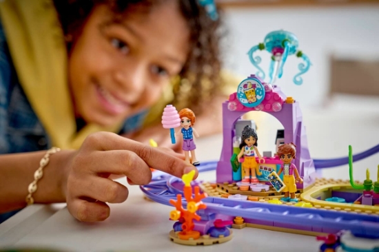 Imagine LEGO FRIENDS ROLLER COASTER CU SIRENE 42703