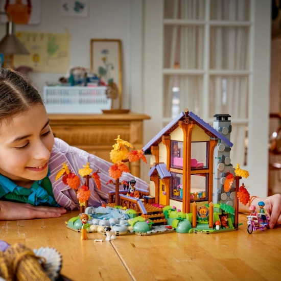 Imagine LEGO FRIENDS CABANA PRIMITOARE IN PADURE TOAMNA 42705