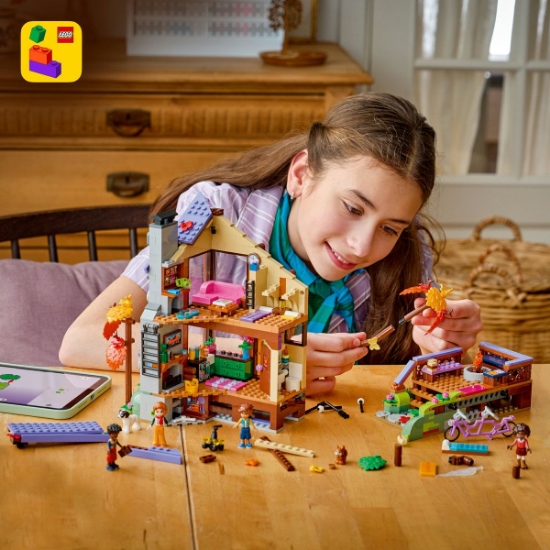 Imagine LEGO FRIENDS CABANA PRIMITOARE IN PADURE TOAMNA 42705