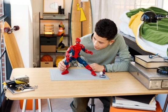 Imagine LEGO MARVEL SPIDERMAN FIGURINA EROU OMUL PAIANJEN 76346