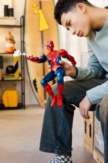 Imagine LEGO MARVEL SPIDERMAN FIGURINA EROU OMUL PAIANJEN 76346