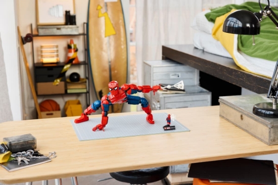 Imagine LEGO MARVEL SPIDERMAN FIGURINA EROU OMUL PAIANJEN 76346