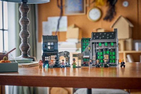 Imagine LEGO HARRY POTTER MAGAZINELE DE VRAJITORII DE PE ALEEA NOCTURNA 76471