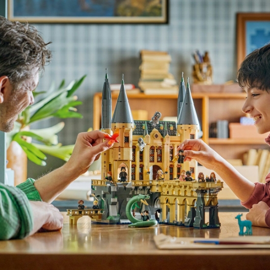 Imagine LEGO HARRY POTTER CASTELUL HOGWARTS ARIPA DE EST 76473