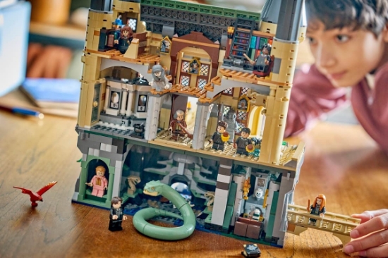 Imagine LEGO HARRY POTTER CASTELUL HOGWARTS ARIPA DE EST 76473