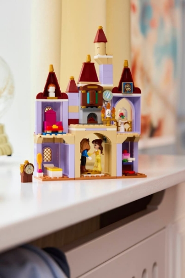 Imagine LEGO DISNEY PRINCESS CASTELUL FERMECAT AL LUI BELLE SI AL BESTIEI 43289