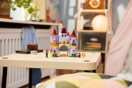 Imagine LEGO DISNEY PRINCESS CASTELUL FERMECAT AL LUI BELLE SI AL BESTIEI 43289