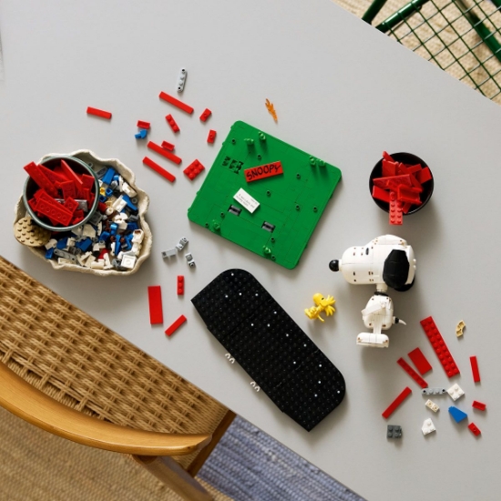 Imagine LEGO IDEAS PEANUTS CASUTA LUI SNOOPY 21368