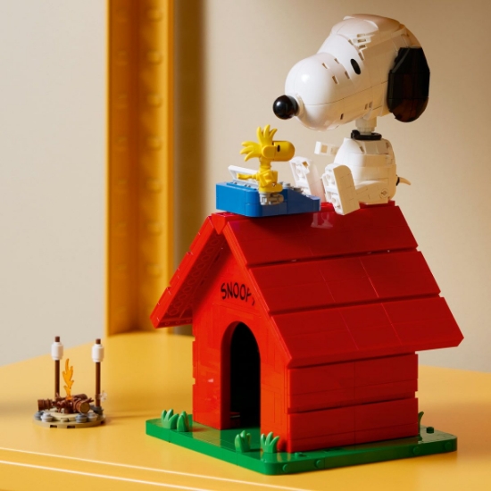 Imagine LEGO IDEAS PEANUTS CASUTA LUI SNOOPY 21368