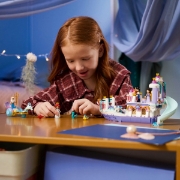 Imagine LEGO DISNEY PRINCESS BARCA NUNTII REGALE A LUI ARIEL 43299