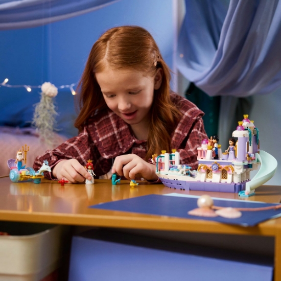 Imagine LEGO DISNEY PRINCESS BARCA NUNTII REGALE A LUI ARIEL 43299