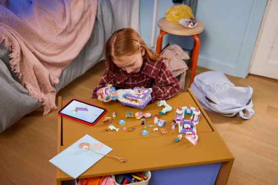 Imagine LEGO DISNEY PRINCESS BARCA NUNTII REGALE A LUI ARIEL 43299