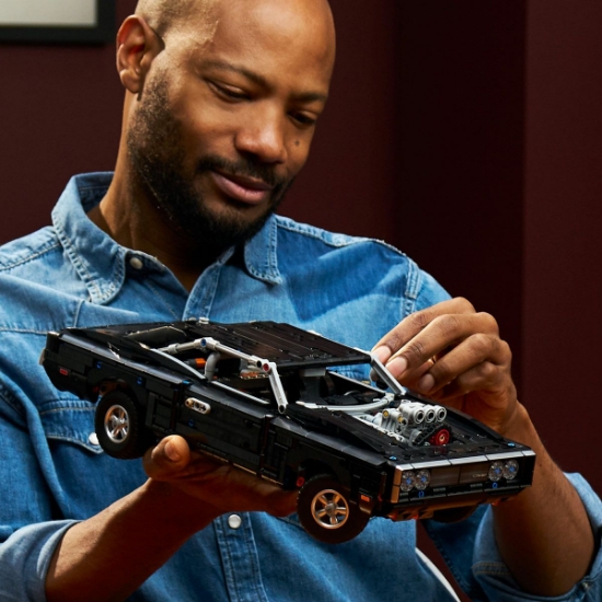 Imagine LEGO TECHNIC MASINA DODGE CHARGER R/T DIN FAST AND FURIOUS 42231