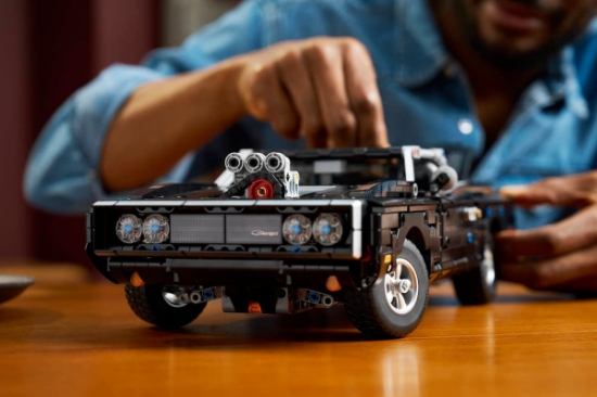 Imagine LEGO TECHNIC MASINA DODGE CHARGER R/T DIN FAST AND FURIOUS 42231