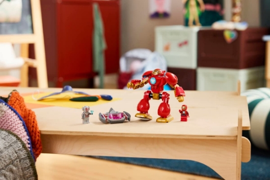 Imagine LEGO MARVEL IRON MAN SI PRIETENII SAI UIMITORI ULTRON VS IRON MAN 11209