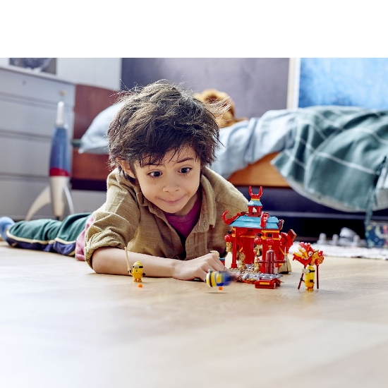 Imagine LEGO MINIONS LUPTA KUNG FU A MINIONILOR 75550