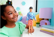 Imagine BARBIE PAPUSA BAIAT FASHIONISTAS CU BLUZA CU INIMIOARE 