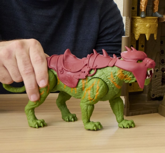 Imagine MASTERS OF THE UNIVERSE FIGURINA INTERACTIVA BATTLE CAT CU SUNETE 28CM