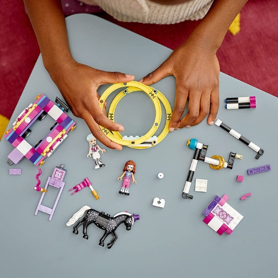 Imagine LEGO FRIENDS ACROBATII MAGICE