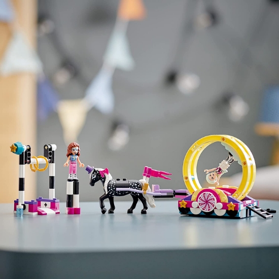 Imagine LEGO FRIENDS ACROBATII MAGICE
