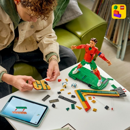 Imagine LEGO EDITIONS CRISTIANO RONALDO LEGENDA A FOTBALULUI 43016