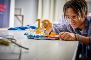 Imagine LEGO EDITIONS KYLIAN MBAPPE MOMENTE IMPORTANTE DIN FOTBAL 43013