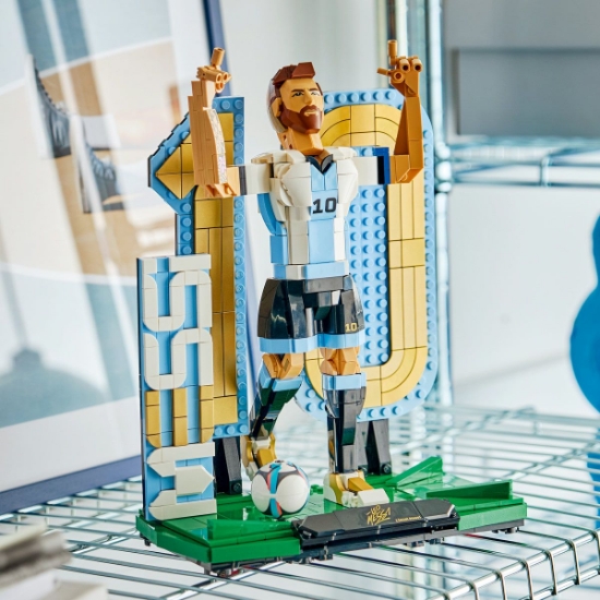 Imagine LEGO EDITIONS LIONEL MESSI LEGENDA A FOTBALULUI 43015