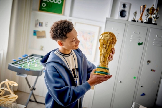 Imagine LEGO EDITIONS TROFEUL OFICIAL AL CUPEI MONDIALE FIFA 43020