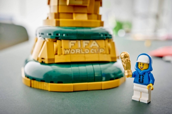 Imagine LEGO EDITIONS TROFEUL OFICIAL AL CUPEI MONDIALE FIFA 43020