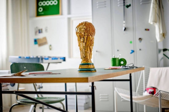Imagine LEGO EDITIONS TROFEUL OFICIAL AL CUPEI MONDIALE FIFA 43020