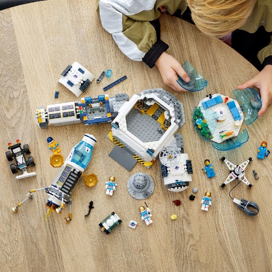 Imagine LEGO CITY BAZA DE CERCETARE SELENARA 60350