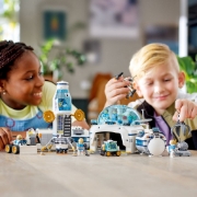 Imagine LEGO CITY BAZA DE CERCETARE SELENARA 60350