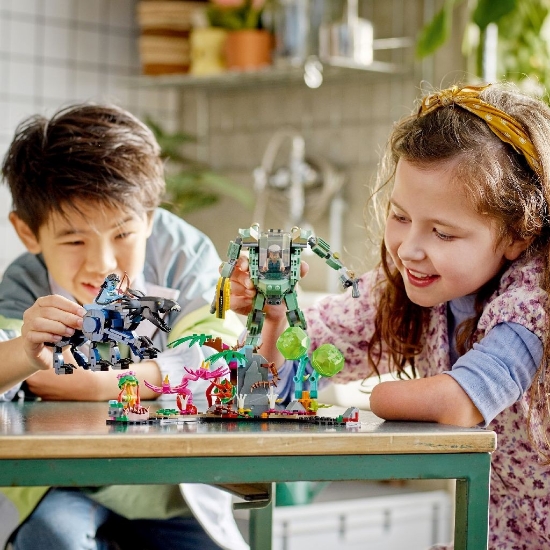 Imagine LEGO AVATAR NEYTIRI SI THANATOR CONTRA ROBOTUL AMP QUARITCH 75571