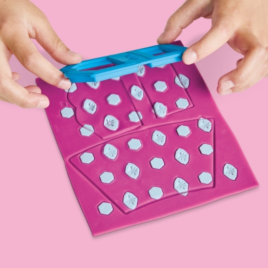 Imagine PLAY DOH BARBIE SET CREATII VESTIMENTARE PIETRE PRETIOASE SI PANGLICI
