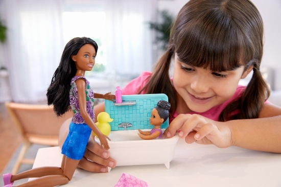 Imagine PAPUSA BARBIE MAMICA BRUNETA CU BEBELUS