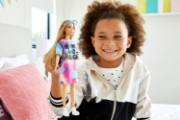 Imagine PAPUSA BARBIE FASHIONISTA CU PARUL BLOND SI ROCHITA SPORT