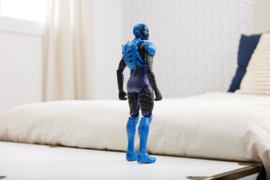 Imagine BATMAN FIGURINA BLUE BEETLE 30CM