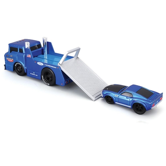 Imagine MAISTO MUSCLE TRANSPORTS SET CAMION CU PLATFORMA FORD C600 FLATBED 1966 SI MASINUTA FORD MUSTANG GT 1969  SCARA 1 LA 64
