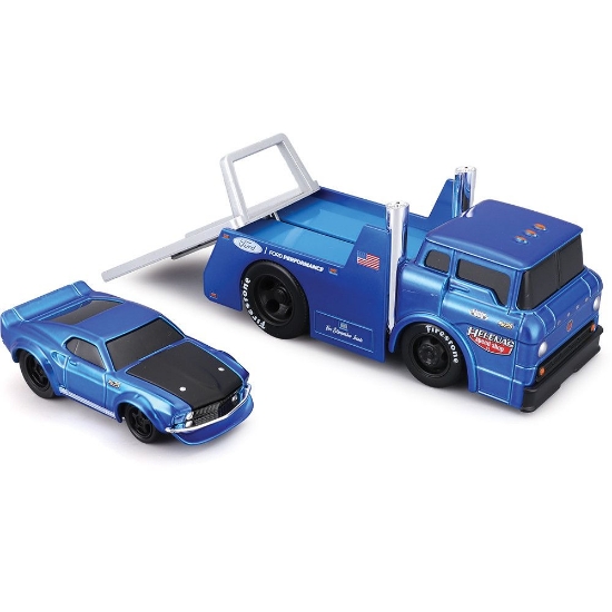 Imagine MAISTO MUSCLE TRANSPORTS SET CAMION CU PLATFORMA FORD C600 FLATBED 1966 SI MASINUTA FORD MUSTANG GT 1969  SCARA 1 LA 64