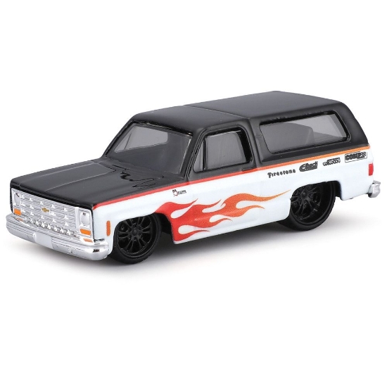Imagine MAISTO DESIGN ELITE TRANSPORT SET CAMION CU RAMPA COE FLATBED SI MASINUTA CHEVROLET K5 BLAZER 1979 SCARA 1 LA 64